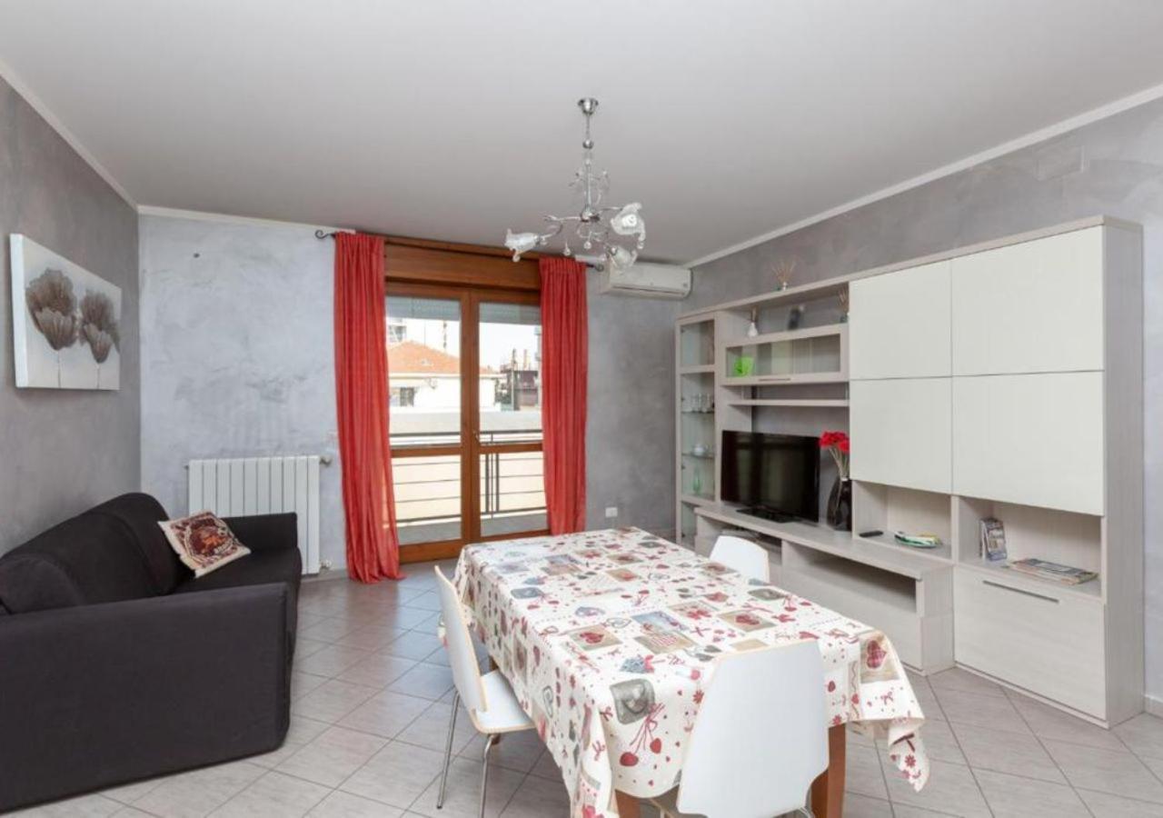 Comfy Cozy Apartment Close To Metro تورينو المظهر الخارجي الصورة