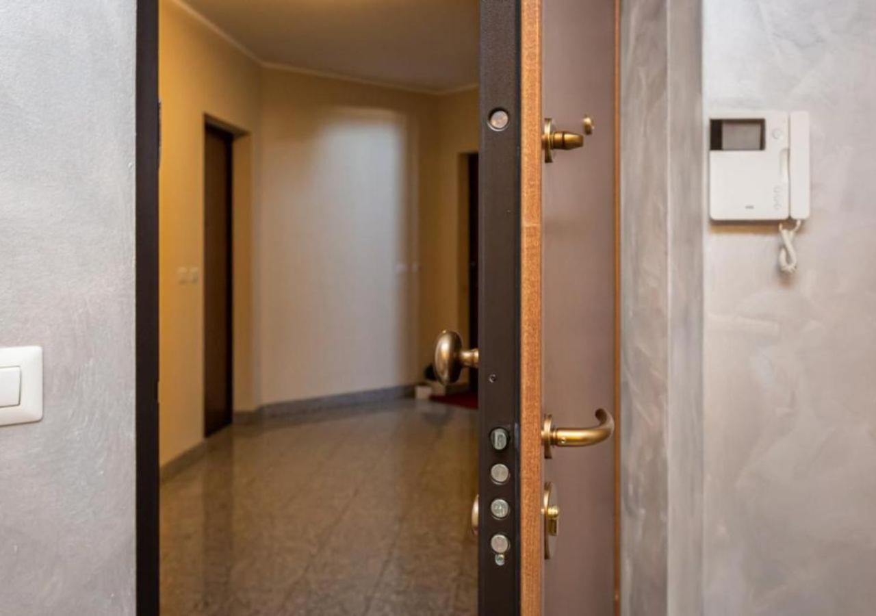 Comfy Cozy Apartment Close To Metro تورينو المظهر الخارجي الصورة