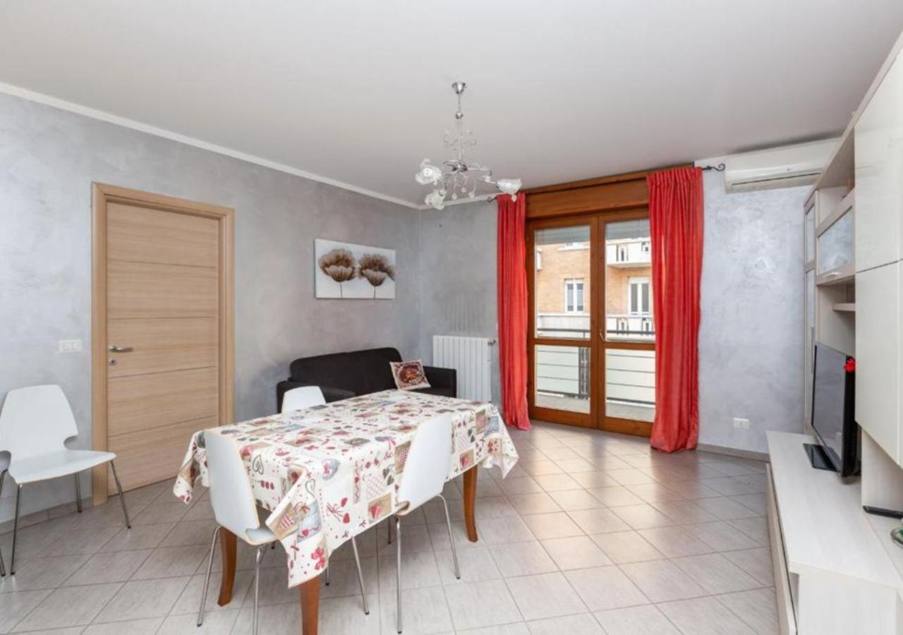 Comfy Cozy Apartment Close To Metro تورينو المظهر الخارجي الصورة